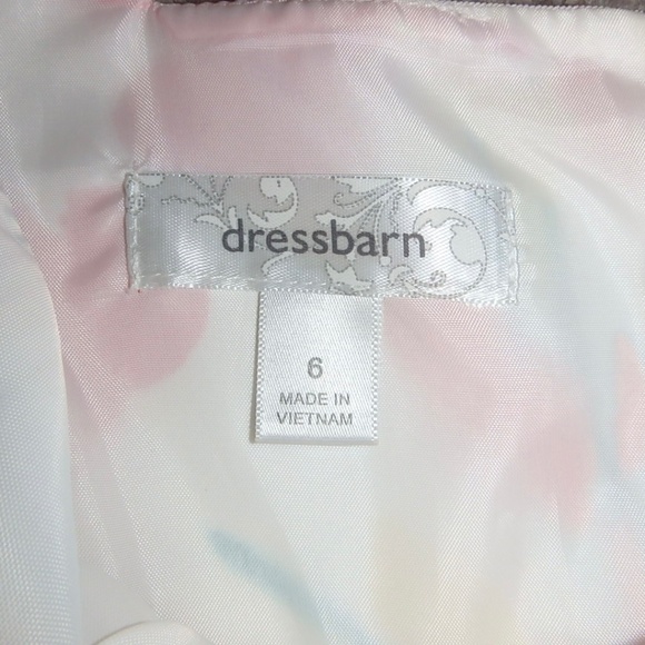 Floral print dress with unique back is fully lined! - Picture 5 of 7